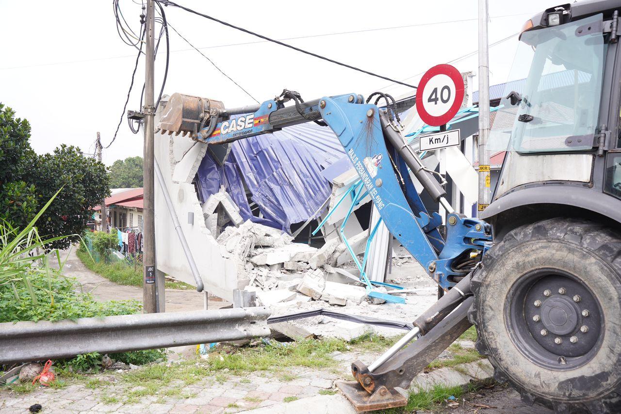 Tindakan Perobohan Di Kampung Simpang Tiga Gombak