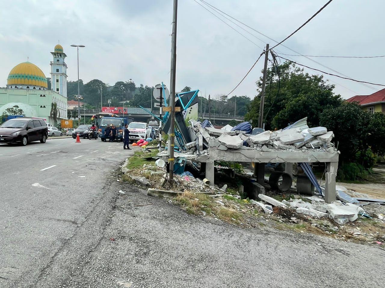 Tindakan Perobohan Di Kampung Simpang Tiga Gombak