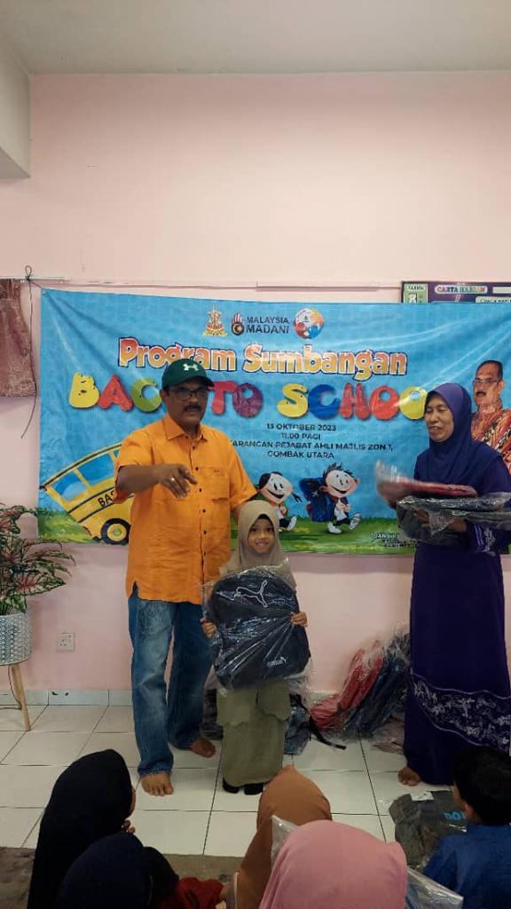 Program Sumbangan 'Back To School' Ahli Majlis Zon 1
