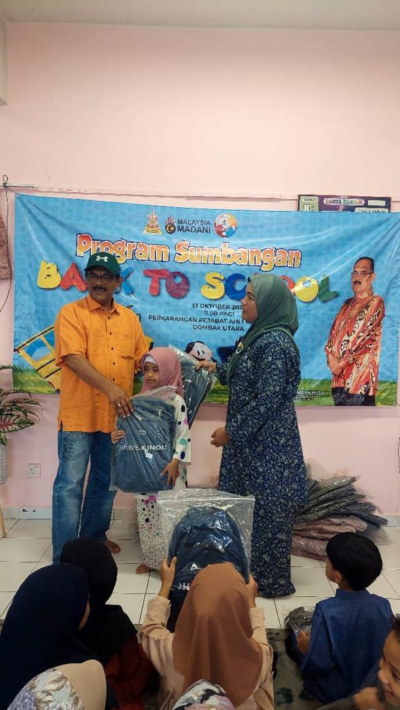 Program Sumbangan 'Back To School' Ahli Majlis Zon 1