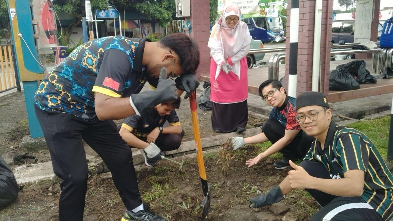 Program Gotong-Royong Gombak Bersih Indah Bersama Ahli Majlis MPS, JKP Zon 3