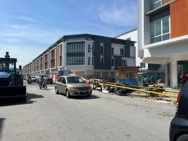 Bina Papan Dendeng (Hoarding) Atas Jalan, MPS Ambil Tindakan Roboh