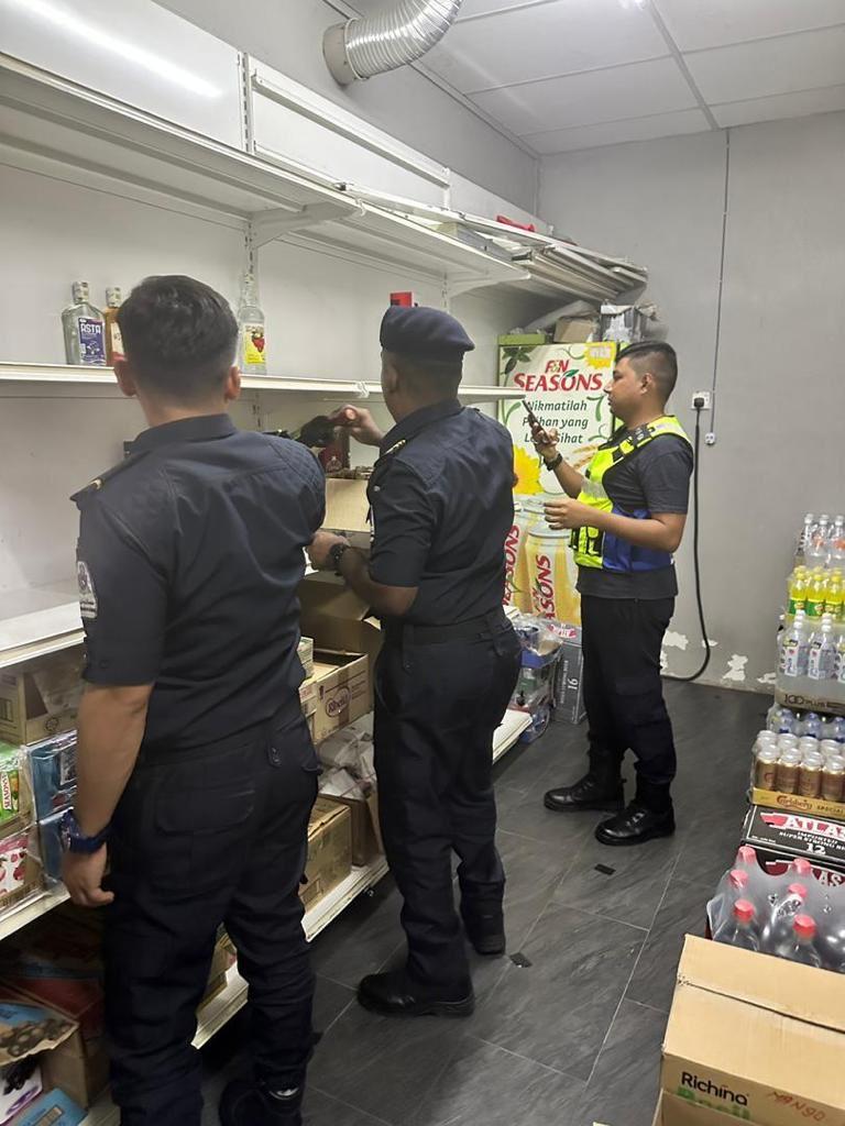 Pemilik Premis Perniagaan Dikenakan Tindakan Sitaan