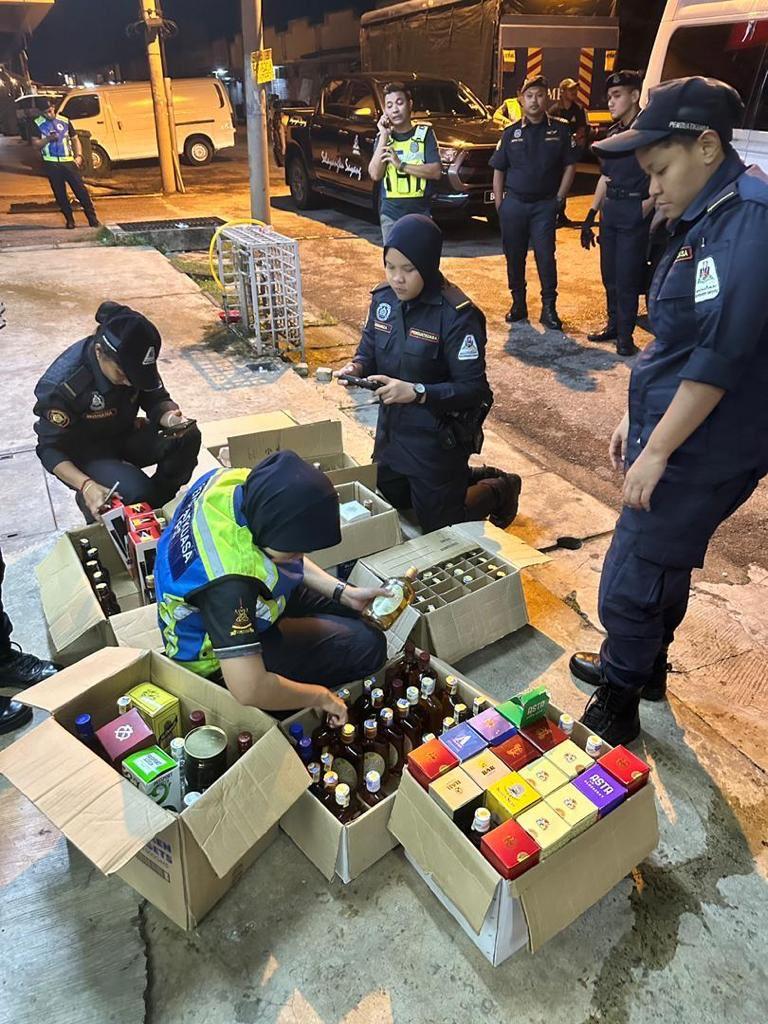 Pemilik Premis Perniagaan Dikenakan Tindakan Sitaan